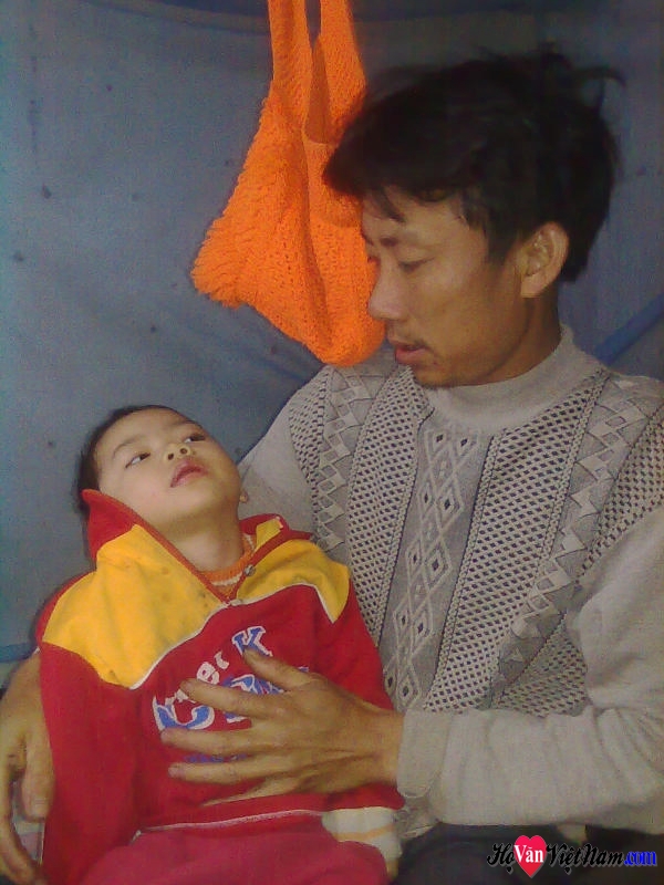 Bé Văn Thị Tâm 2 tuổi bị bại não cần giúp đỡ